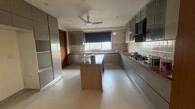 Kitchen Image of 4400 Sq.ft 4 BHK Builder Floor for rent in DLF Alameda, Sector 73 Gurgaon for Rs. 135000