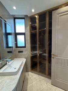 Bathroom Image of 2400 Sq.ft 4 BHK Duplex for sale in Safdarjung Enclave New Delhi for Rs. 125000000