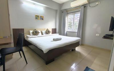 Bedroom Image of 4000 Sq.ft 7 BHK Builder Floor for rent in Kahilipara Guwahati for Rs. 90000