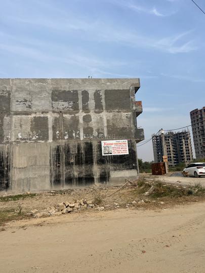 Crossing om vihar Main Image 1