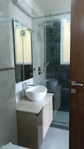 Bathroom Image of 1600 Sq.ft 3 BHK Builder Floor for rent in Sarvapriya Vihar New Delhi for Rs. 125000
