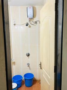Bathroom Image of 550 Sq.ft 1 BHK Apartment / Flat for rent in Magarpatta Zinnia, Magarpatta City Pune for Rs. 27000