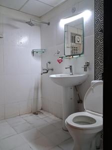 Common Bathroom Image of 1359 Sq.ft 3 BHK Apartment / Flat for sale in Paramount Floraville, Kulesara Noida for Rs. 16500000