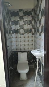 Bathroom Image of 1000 Sq.ft 2 BHK Builder Floor for rent in Preet Vihar New Delhi for Rs. 25000