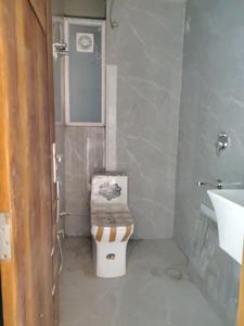 Common Bathroom Image of 900 Sq.ft 1 BHK Apartment / Flat for rent in Chhattarpur New Delhi for Rs. 17000