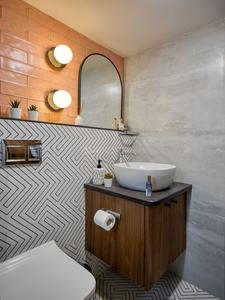 Bathroom Image of 2300 Sq.ft 4 BHK Villa for sale in Chembur Mumbai for Rs. 80000000