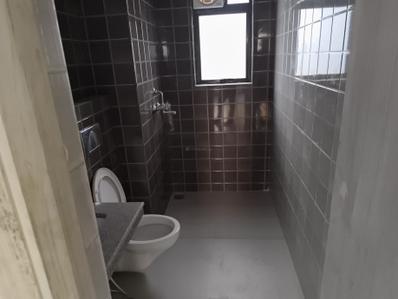 The Crown Bathroom One 3