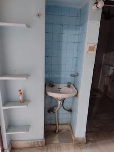 Bathroom Image of 1500 Sq.ft 2 BHK Builder Floor for rent in Gomti Nagar Lucknow for Rs. 15000
