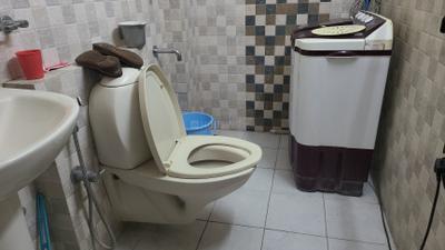 Bathroom Image of 600 Sq.ft 1 BHK Apartment / Flat for rent in Richmond Town Bengaluru for Rs. 37000