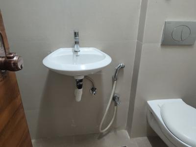 Image of 1050 Sq.ft 3 BHK Apartment / Flat for sale in JE And VEE Om Trimurti, Malad East, Mumbai for Rs. 33000000