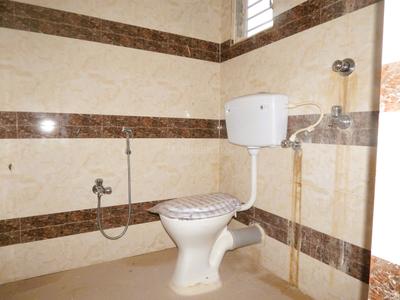 Bathroom Image of 940 Sq.ft 2 BHK Apartment / Flat for sale in Dum Dum Cantonment Kolkata for Rs. 3572000