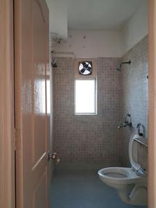 Common Bathroom Image of 1069 Sq.ft 2.5 BHK Apartment / Flat for sale in Paras Tierea, Sector 137 Noida for Rs. 9000000