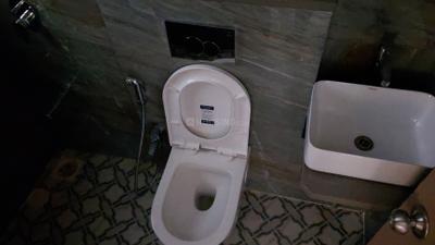 Bathroom Image of 550 Sq.ft 1 BHK Apartment / Flat for rent in Veena Synergy, Andheri East Mumbai for Rs. 65000
