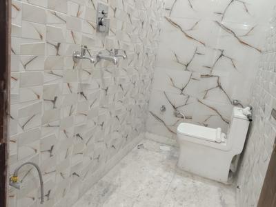 Bathroom Image of 500 Sq.ft 1 BHK Builder Floor for sale in Hari Nagar New Delhi for Rs. 4400000
