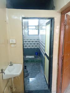 Bathroom Image of 650 Sq.ft 1 BHK Independent House for rent in Dhankawadi Pune for Rs. 14000