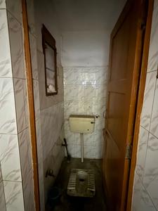 Bathroom Image of 699 Sq.ft 1.5 BHK Apartment / Flat for sale in DDA Pocket A3, Mayur Vihar Phase 3 New Delhi for Rs. 9300000