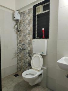 Common Bathroom Image of 470 Sq.ft 1 BHK Apartment / Flat for sale in Dharti Pressidio, Kandivali West Mumbai for Rs. 9200000