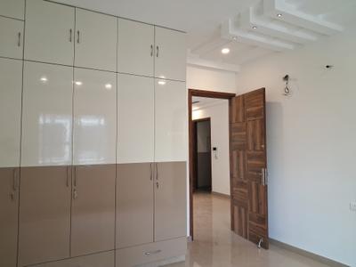 Bedroom Image of 1800 Sq.ft 3 BHK Builder Floor for sale in Paschim Vihar New Delhi for Rs. 41000000