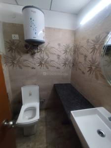 Bathroom Image of 435 Sq.ft 1 RK Apartment / Flat for rent in Paramount Golfforeste Oak &amp; Pine, Surajpur Greater Noida for Rs. 16500