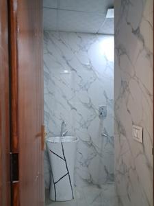 Common Bathroom Image of 1500 Sq.ft 3 BHK Apartment / Flat for sale in Sector 104 Noida for Rs. 7000000