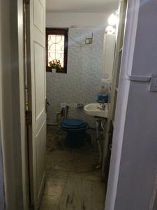 Bathroom Image of 1500 Sq.ft 3 BHK Apartment / Flat for sale in Gangotri Enclave , Alaknanda New Delhi for Rs. 33000000