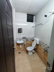 Bathroom Image of 950 Sq.ft 2 BHK Apartment / Flat for rent in Vijaya Mahaveer Palace Apartment, First Agraharam Salem for Rs. 20000