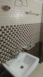 Bathroom Image of 900 Sq.ft 2 BHK Independent House for rent in Rabindra Palli Colony Lucknow for Rs. 14000