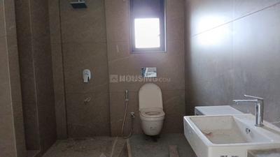 Bathroom Image of 3230 Sq.ft 4 BHK Apartment / Flat for rent in Adani Paarijat, Shantigram Ahmedabad for Rs. 70000