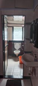 Bathroom Image of 700 Sq.ft 2 BHK Apartment / Flat for sale in Malad East Mumbai for Rs. 16000000
