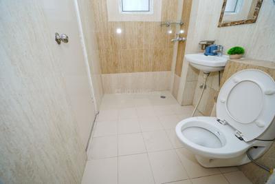 Bathroom Image of 1500 Sq.ft 2.5 BHK Apartment / Flat for sale in Godrej 101, Sector 79 Gurgaon for Rs. 18200000