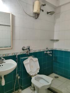 Common Bathroom Image of 650 Sq.ft 2 BHK Apartment / Flat for sale in Amardeep Apartments, Mulund West Mumbai for Rs. 18000000