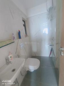 Bathroom Image of 900 Sq.ft 3 BHK Apartment / Flat for rent in Sarthak Amrut Tara, Andheri West Mumbai for Rs. 100000