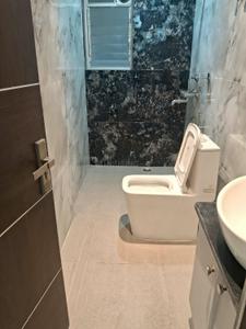 Bathroom Image of 1778 Sq.ft 4 BHK Apartment / Flat for sale in Chinar Park Kolkata for Rs. 10500000