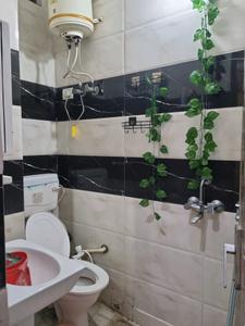 Common Bathroom Image of 600 Sq.ft 2 BHK Builder Floor for rent in Nawada New Delhi for Rs. 17000