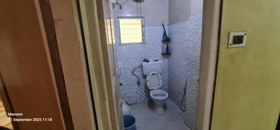 Bathroom Image of 1000 Sq.ft 3 BHK Apartment / Flat for sale in Santoshpur Kolkata for Rs. 5500000