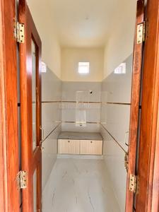 Bathroom Image of 1800 Sq.ft 3 BHK Apartment / Flat for rent in Madhapur Hyderabad for Rs. 65000