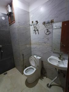 Bathroom Image of 550 Sq.ft 1 BHK Builder Floor for rent in Sector 122 Noida for Rs. 20000