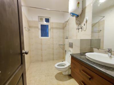 Bathroom Image of 2250 Sq.ft 3.5 BHK Apartment / Flat for rent in ATS Casa Espana, Bar Majra Mohali for Rs. 46000