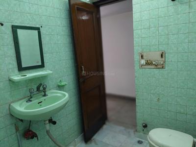 Bathroom Image of 1400 Sq.ft 2 BHK Builder Floor for rent in Karkardooma New Delhi for Rs. 30000