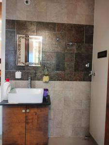 Bathroom Image of 1500 Sq.ft 3 BHK Apartment / Flat for rent in Kothrud Pune for Rs. 62000