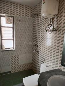 Bathroom Image of 1500 Sq.ft 3 BHK Apartment / Flat for rent in Unitech The Palms, Sector 41 Gurgaon for Rs. 75000