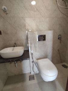 Bathroom Image of 610 Sq.ft 2 BHK Apartment / Flat for sale in Kabra Paradise, Andheri West Mumbai for Rs. 22500000
