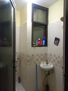 Common Bathroom Image of 720 Sq.ft 3 BHK Builder Floor for rent in Sector 105 Gurgaon for Rs. 18000