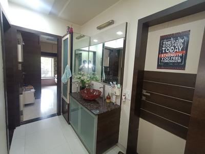 Image of 1600 Sq.ft 3 BHK Apartment / Flat for rent in Shivaji Nagar, Pune for Rs. 80000