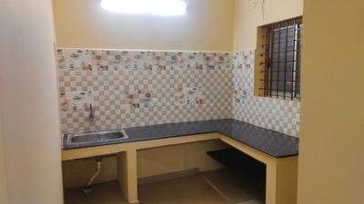 Kitchen Image of 650 Sq.ft 2 BHK Independent House for rent in Vettuvankani Chennai for Rs. 16000