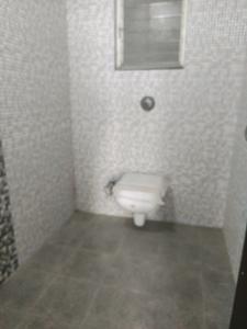 Common Bathroom Image of 1000 Sq.ft 2 BHK Apartment / Flat for rent in 38 Park Majestique, Undri Pune for Rs. 19000