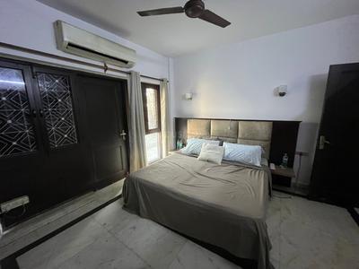 Bedroom Image of 1800 Sq.ft 3 BHK Builder Floor for rent in Greater Kailash New Delhi for Rs. 75000