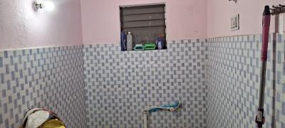 Bathroom Image of 900 Sq.ft 2 BHK Builder Floor for rent in Lohiya Nagar Begusarai for Rs. 6500