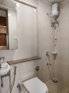 Common Bathroom Image of 750 Sq.ft 1 BHK Apartment / Flat for rent in Sheth Vasant Oasis, Andheri East Mumbai for Rs. 80000
