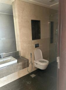 Bathroom Image of 2200 Sq.ft 3 BHK Apartment / Flat for rent in Lokhandwala Minerva, Worli Mumbai for Rs. 360000